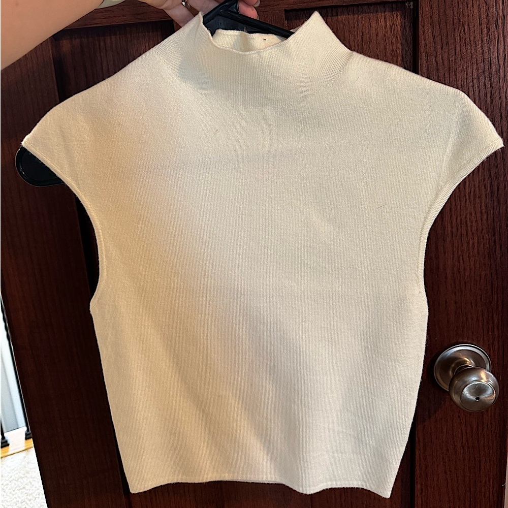 Le Lis Cream Top